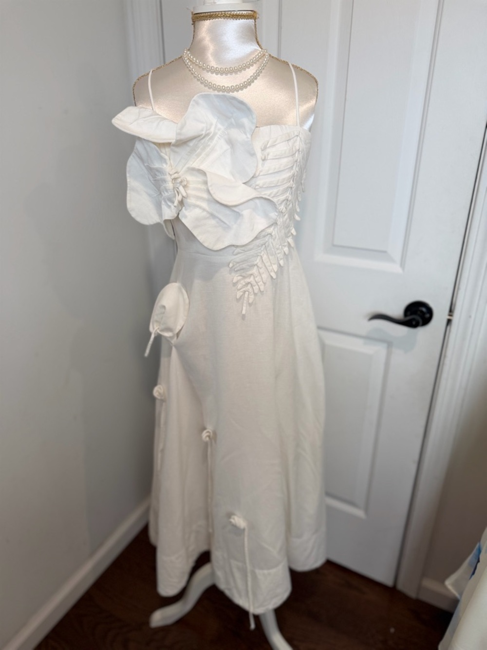 FARM Rio Cream Midi Dress with Floral Appliqué - Picture 5 of 16